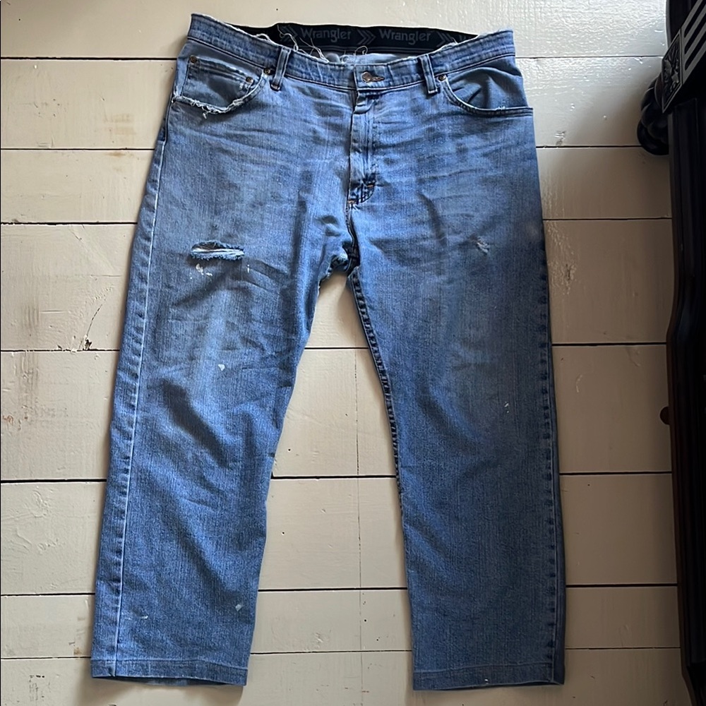 Vintage Wrangler Men's Blue Distressed Jeans